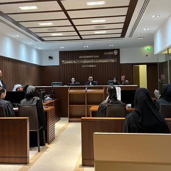 \"قضاء أبوظبي\" تنظم جلسة محاكمة صورية لطلاب كلية القانون في جامعة السوربون