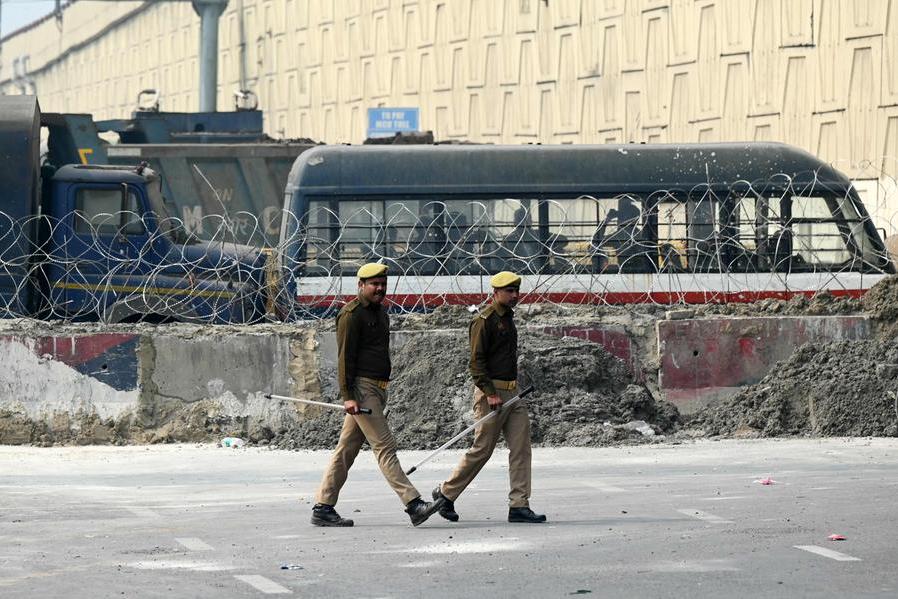Indian police blockade capital from protesting farmers