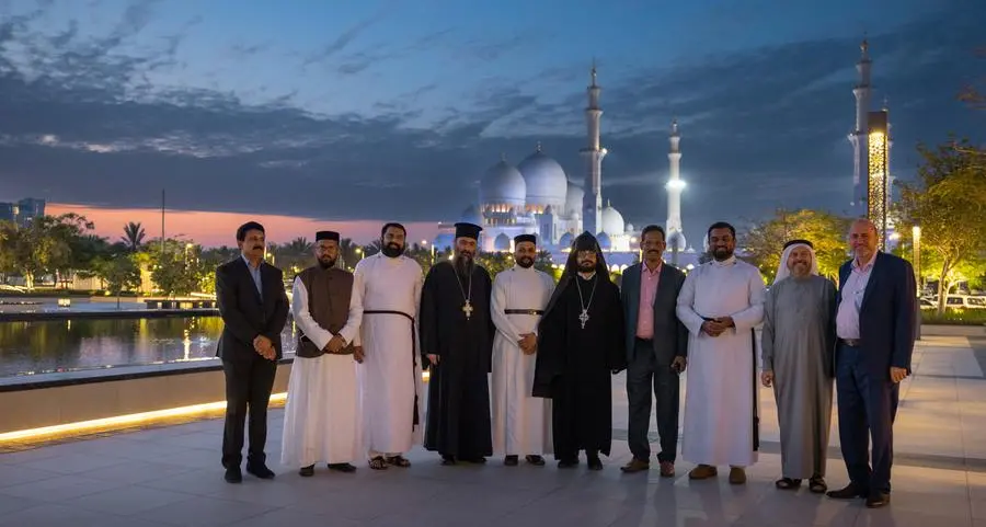 The Department of Community Development organises community iftar at Sheikh Zayed Grand Mosque