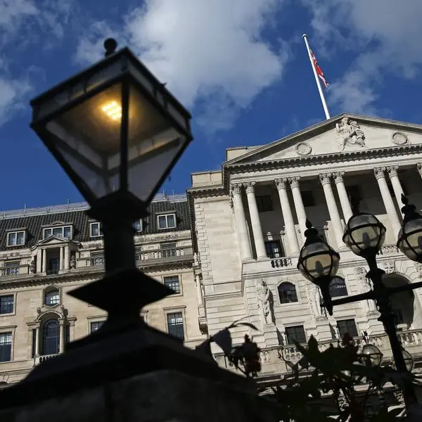 بنك انجلترا المركزي يرفع سعر الفائدة 0.25%