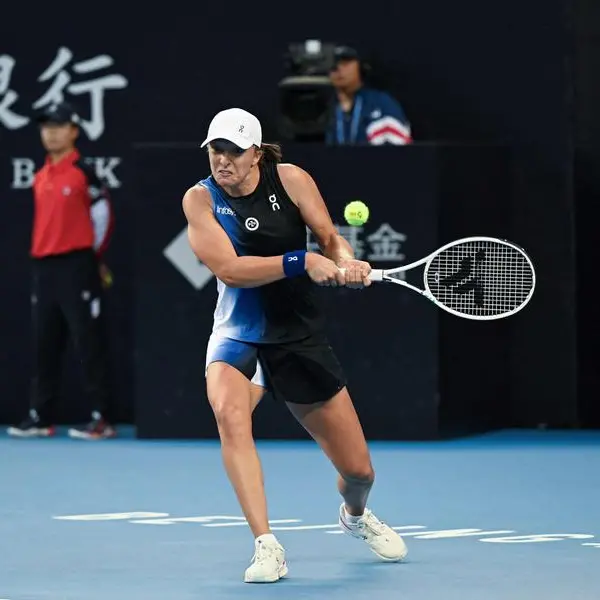 Swiatek demolishes Linette to reach China Open quarter-finals