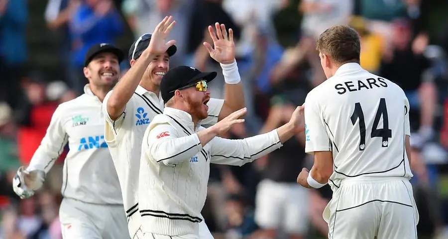New Zealand out for 372, set Australia 279 to win 2nd Test