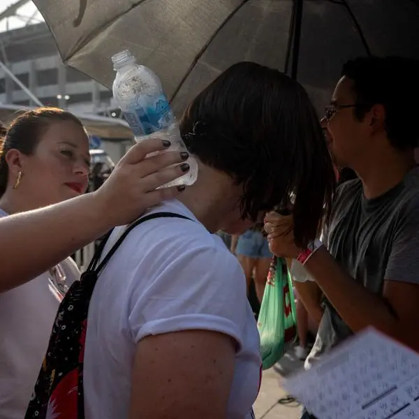 Taylor Swift postpones Rio show due to extreme heat after fan death