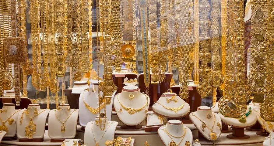 Gold prices drop in early trade in Dubai