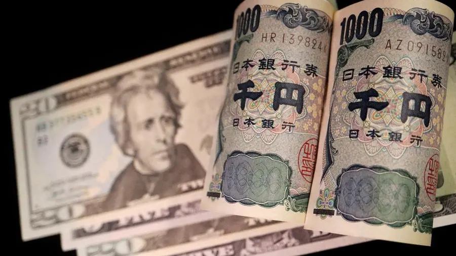 Dollar set to end week on a high, yen at five-month low