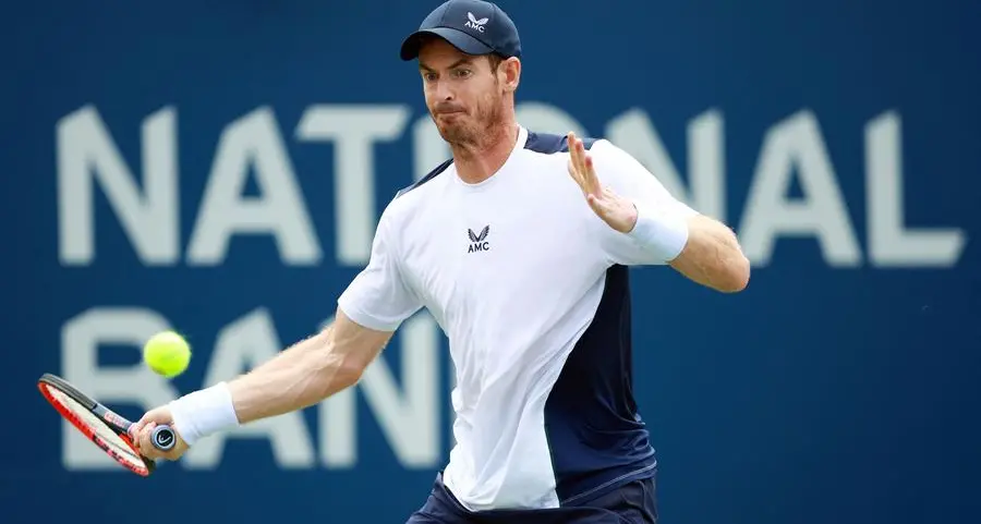 Murray masters Toronto wind to advance over Sonego