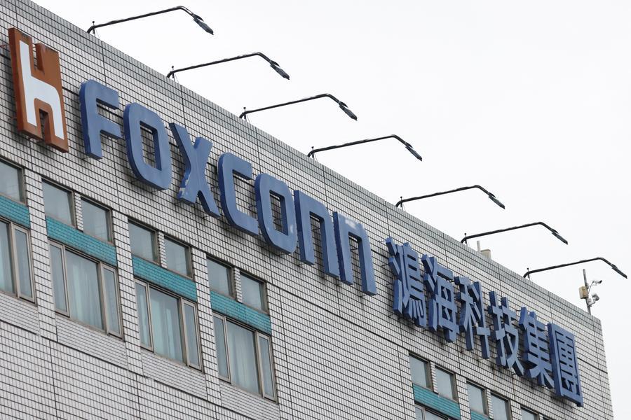 Fearing Covid, workers flee from Foxconn's vast Chinese iPhone plant