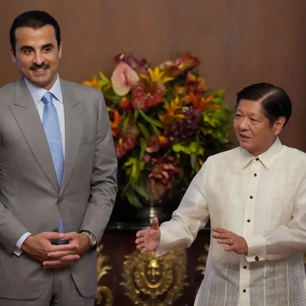 Qatar's Amir, Philippine president hold talks