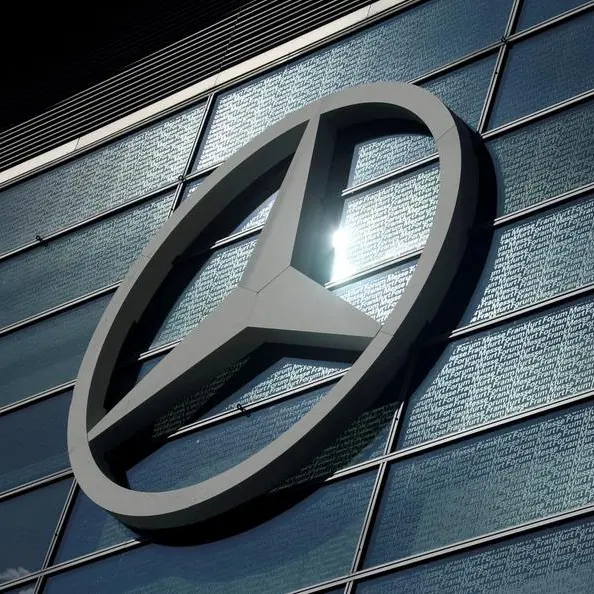 Mercedes-Benz cuts margin outlook on weak Chinese market, shares fall