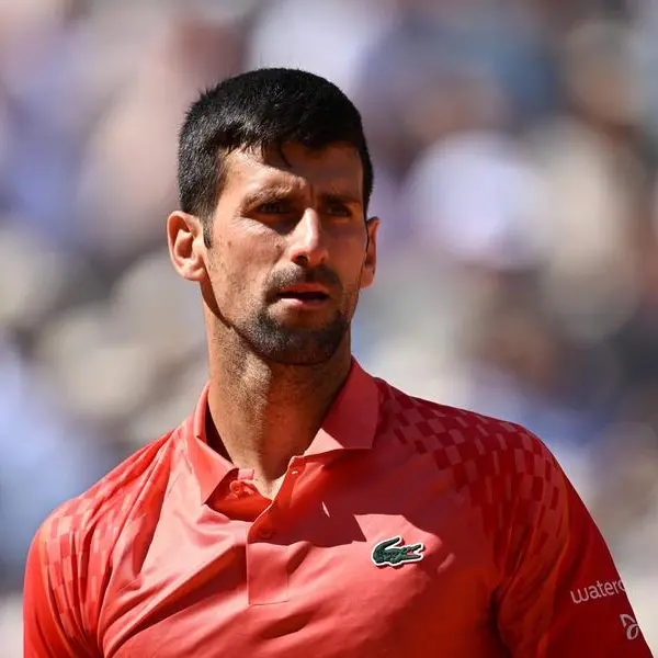 Djokovic battles into French Open second round, Alcaraz through