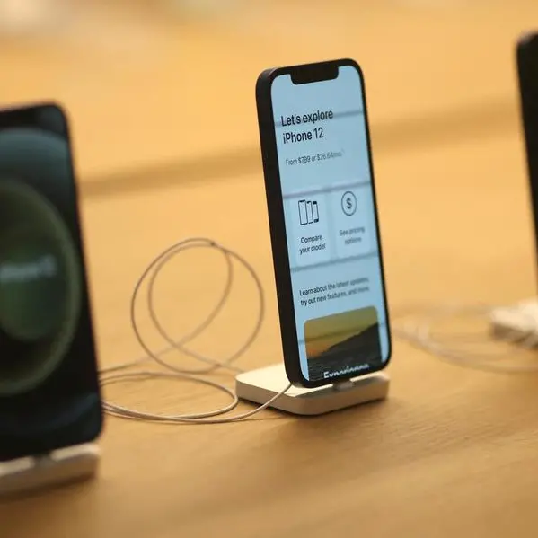 Global smartphone market faces record annual decline as chip crunch worsens