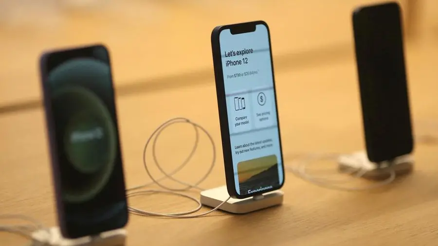 Global smartphone market faces record annual decline as chip crunch worsens