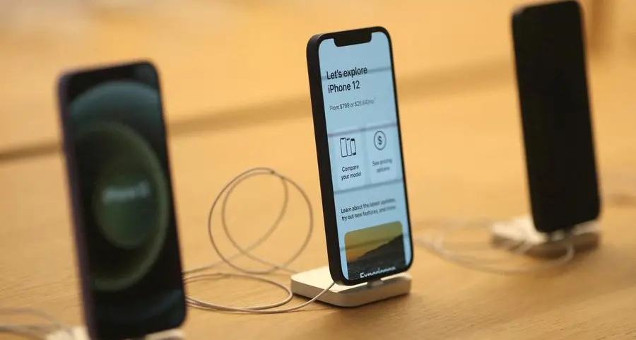 Global smartphone market faces record annual decline as chip crunch worsens