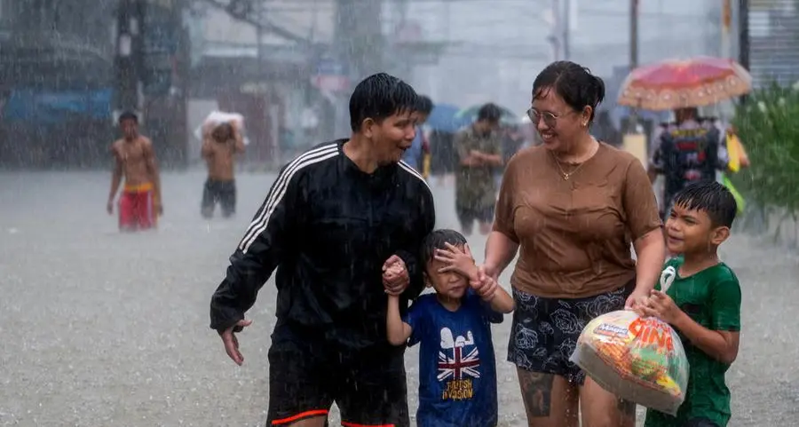 Rain hits Metro Manila amid extreme heat