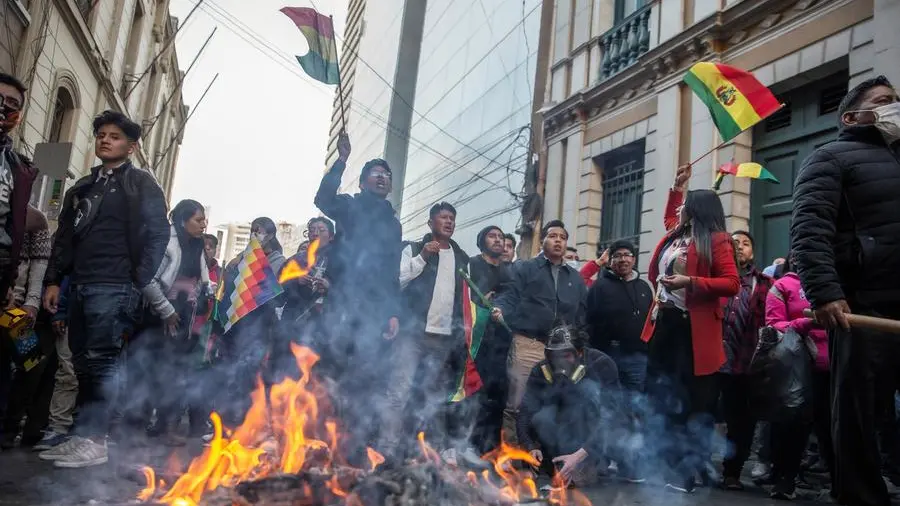 Failed Bolivia coup attempt after military assault on presidential palace