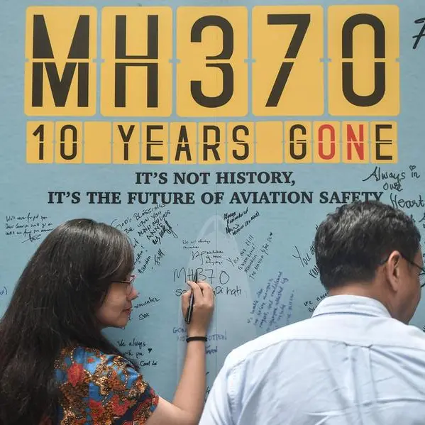 Malaysian PM 'happy to reopen' MH370 search if compelling evidence found