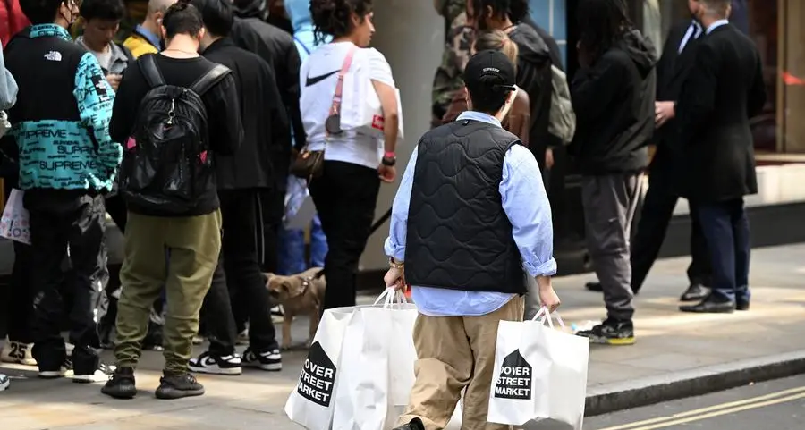UK retail sales stagnated in March, ONS says