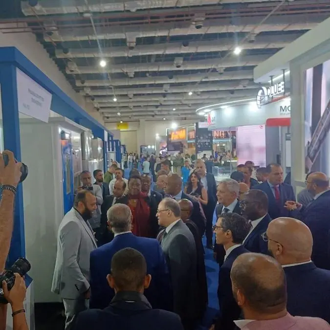 Head of the Drug Authority inspects the \"Pharma Egypt Engineering\" pavilion at Pharmaconex