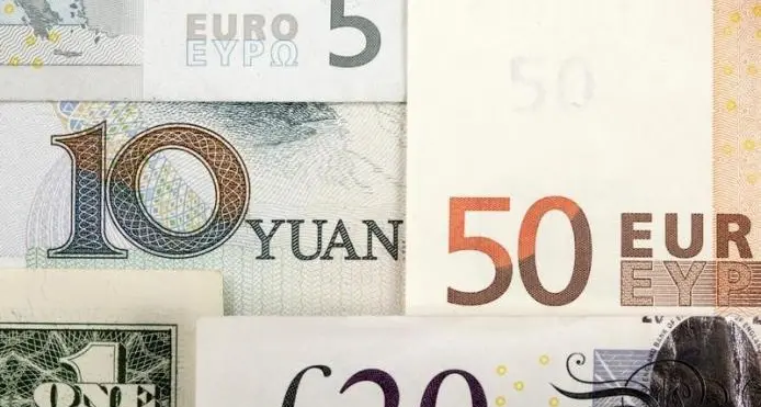US dollar trims losses vs euro, yen after jobs data
