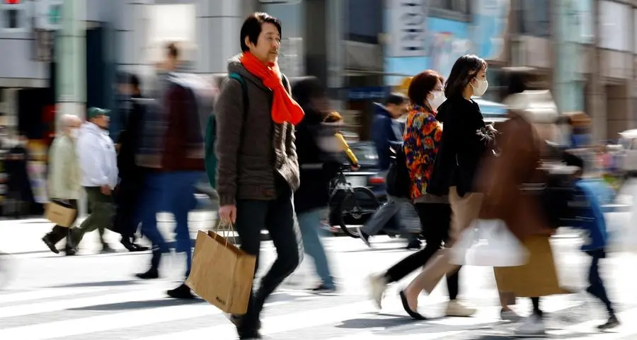 Japan's consumer spending extends declines as outlook weakens