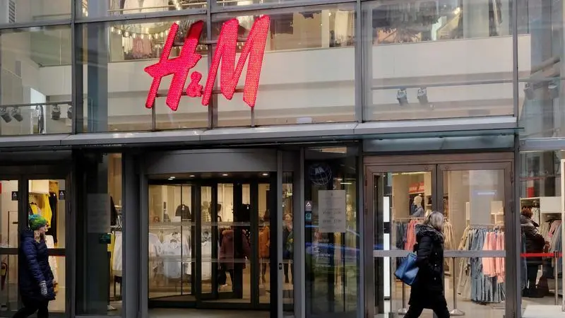 H&M abandons 2024 earnings margin target, Q3 profit lags