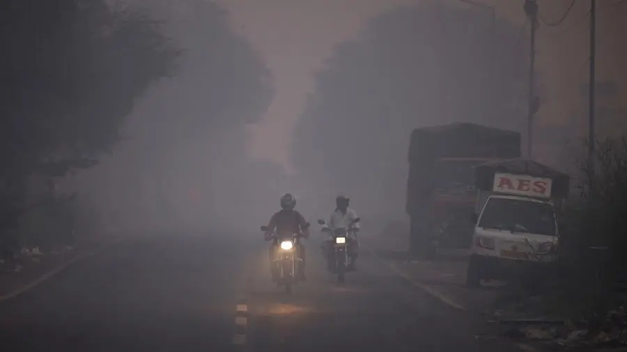 Delhi residents choke on landfill fire fumes