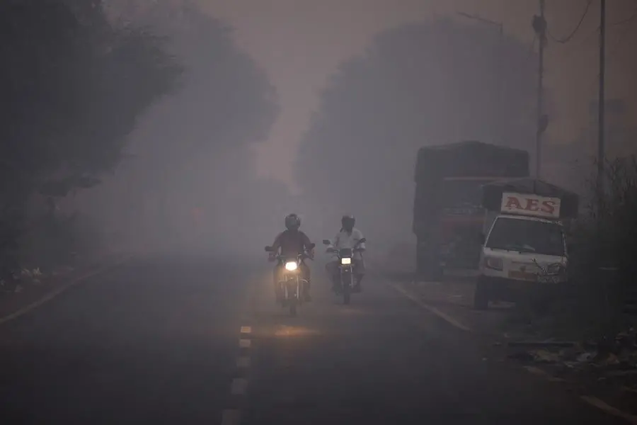 Delhi residents choke on landfill fire fumes