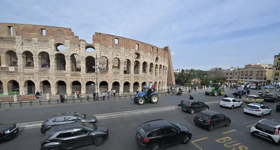 Italian farmers stage symbolic protest by the Colosseum