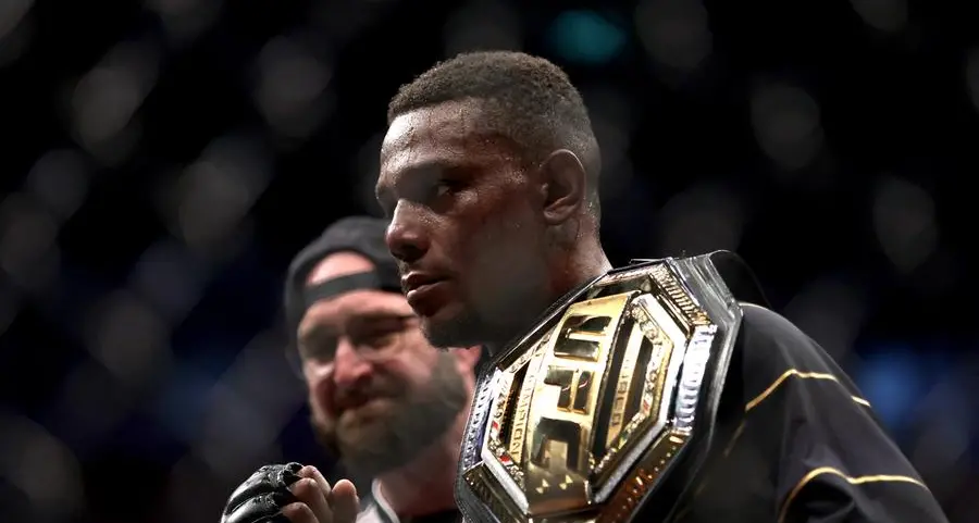 Hill beats Teixeira to claim UFC light heavyweight crown