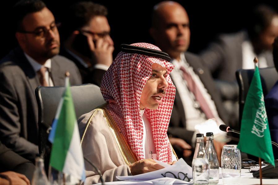 والتقى وزير الخارجية السعودي مع نظرائه التايلاندي والتركي والإيراني