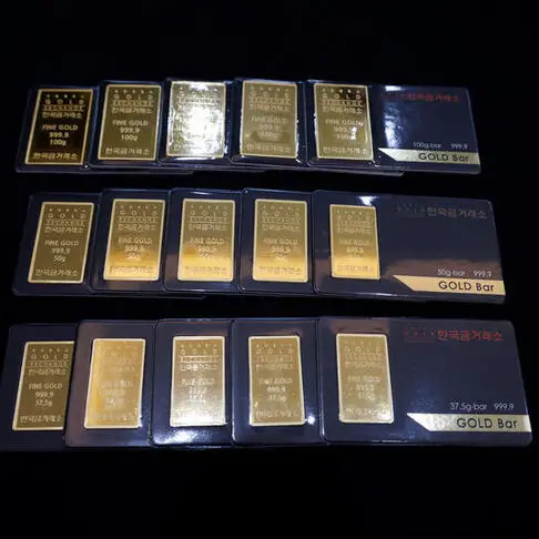 Gold set for weekly rise on Fed rate pause expectations