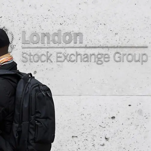 London stocks waver after hot labour market data