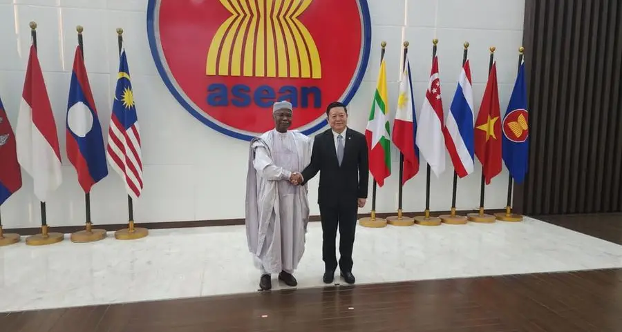 Hissein Brahim Taha discusses promotion of cooperation with ASEAN Secretary-General in Jakarta
