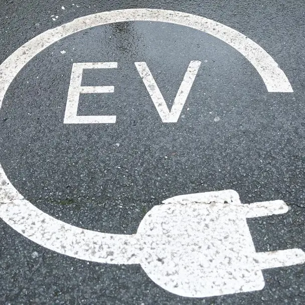 French carmakers target fourfold jump in EV sales by 2027