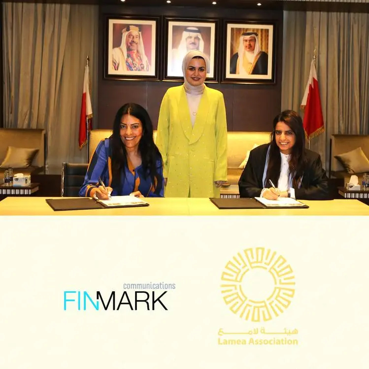 The Minister of Youth Affairs witnesses the signing of the cooperation agreement between Lamea and FinMark Communications