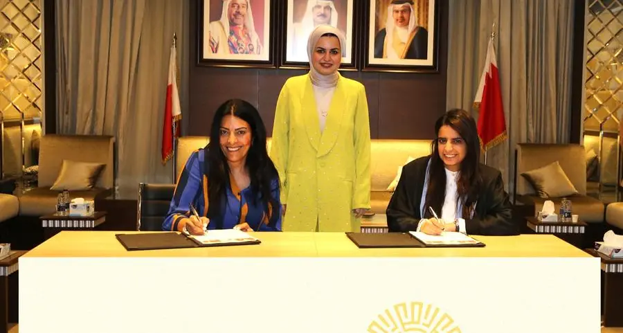 The Minister of Youth Affairs witnesses the signing of the cooperation agreement between Lamea and FinMark Communications