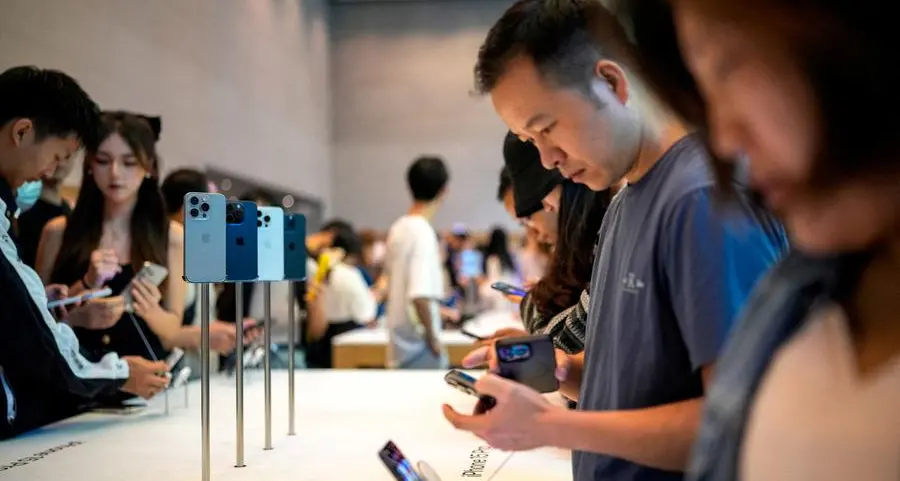 Apple's Q1 phone sales in China fall 19.1%, Huawei's up 70%