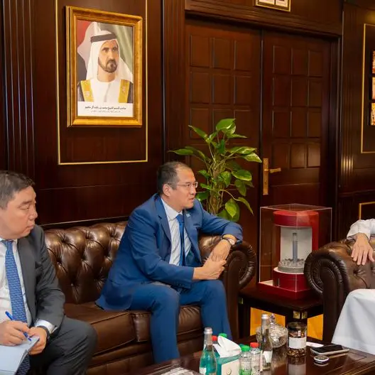 هيئة كهرباء ومياه دبي والقنصلية العامة لجمهورية كازاخستان تبحثان التعاون في مجالات الطاقة والاستدامة