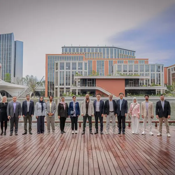 Abdulla Al Hamed visits Huawei’s Research and Development Centre in Shanghai
