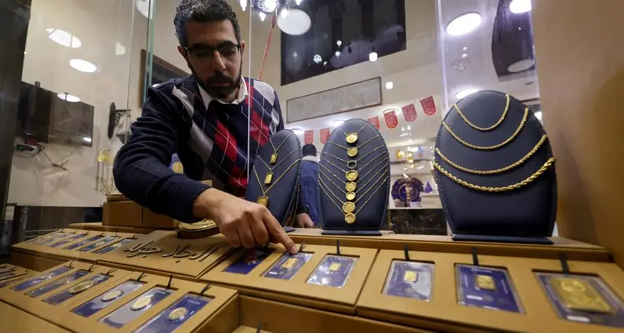 Gold prices in Egypt collectively fall on Monday