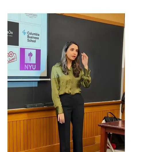 بإنجاز تاريخي كأول بحرينية تُدعى لتقديم استراتيجيات المواءمة المؤسسية وتحول العلامات التجارية في جامعة كولومبيا