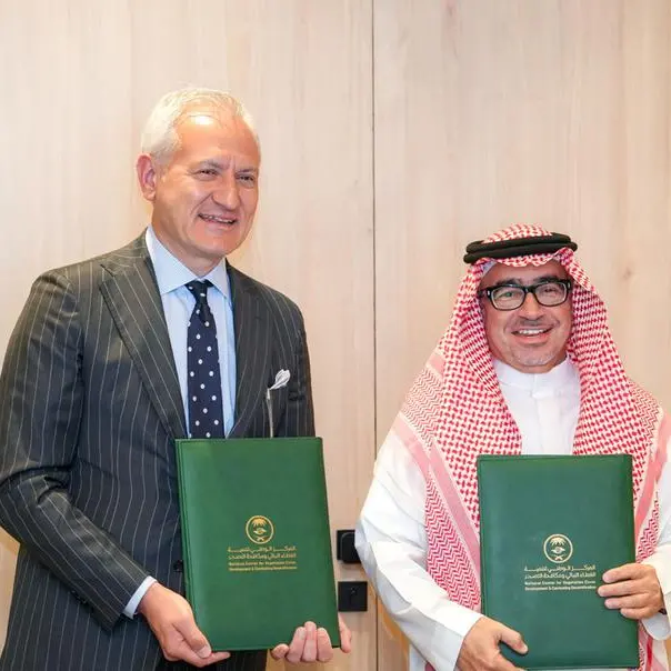 \"نوفا\" تطلق رحلة زراعة 200 ألف شجرة بالتعاون مع مركز تنمية الغطاء النباتي ومكافحة التصحر