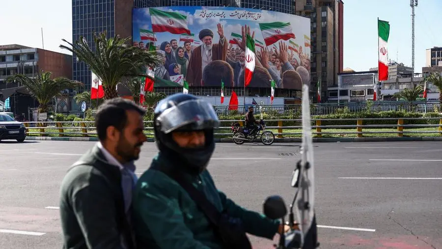 Trump says Iran can phone if it wants to talk; Iranian minister heads to Russia