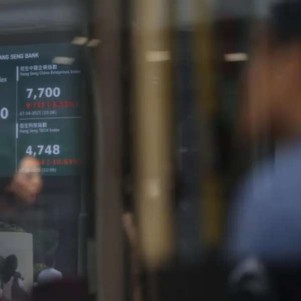 China, HK stocks dip with earnings, US tech restrictions in focus