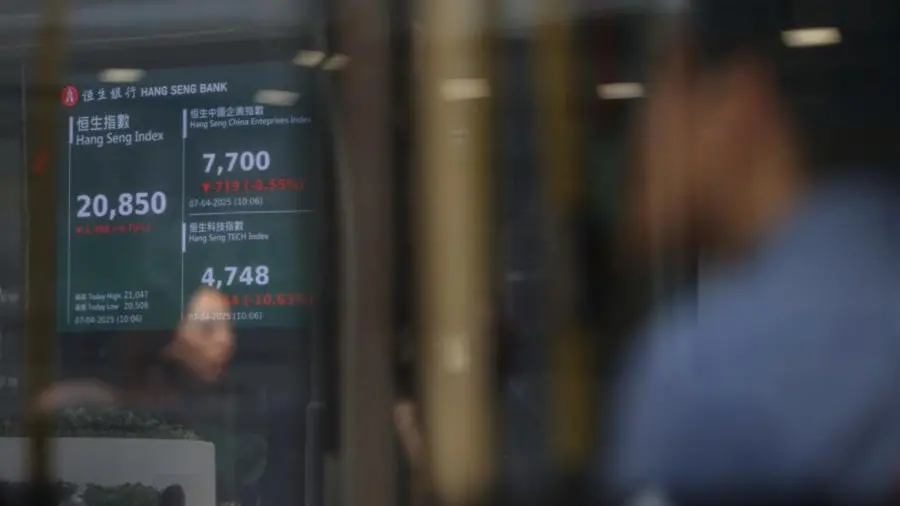China, HK stocks dip with earnings, US tech restrictions in focus