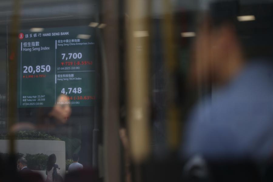Chinese money fires up Hong Kong shares