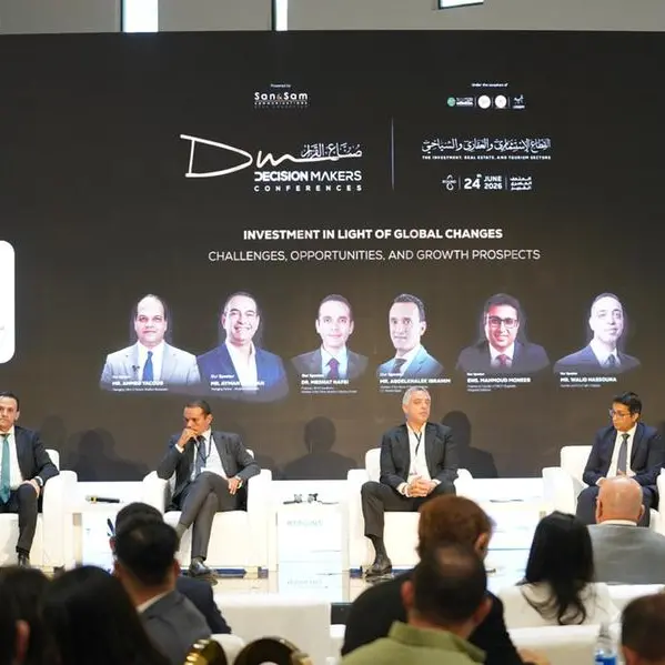 المشاركون بجلسة الاستثمار في ظل المتغيرات العالمية على هامش مؤتمر \"صناع القرار\": الصناعة والتكنولوجيا والسياحة تقود فرص النمو في مصر رغم التقلبات العالمية