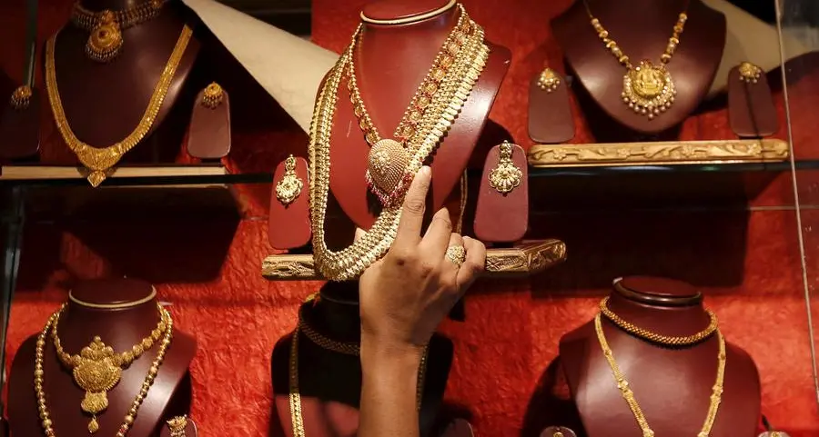 Gold weakens as markets await clarity on bullion tariffs