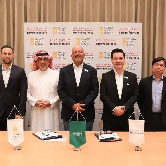 أسواق التميمي وYellow Door Energy توقعان عقد تأجير محطة طاقة شمسية