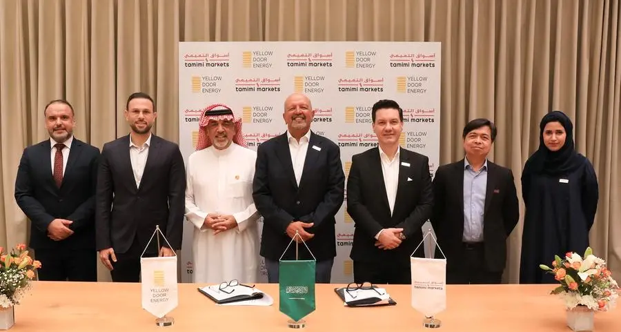 أسواق التميمي وYellow Door Energy توقعان عقد تأجير محطة طاقة شمسية